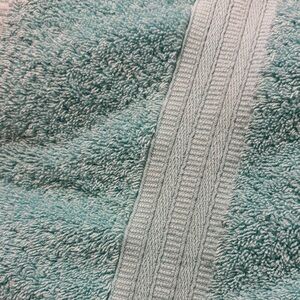 Lauren Ralph Lauren Aqua 3 piece set. 1 Bath Towel, 1
Hand towel & 1 washcloth